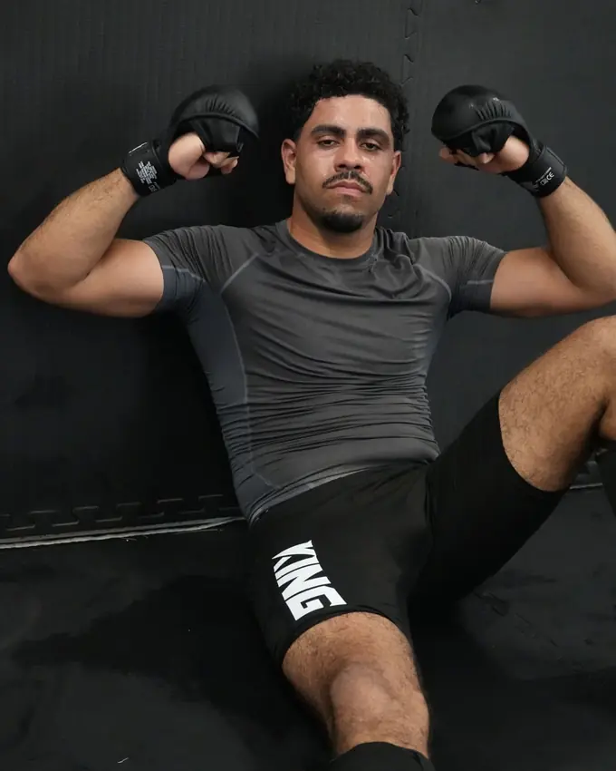 Pratiquant de MMA après une séance intense