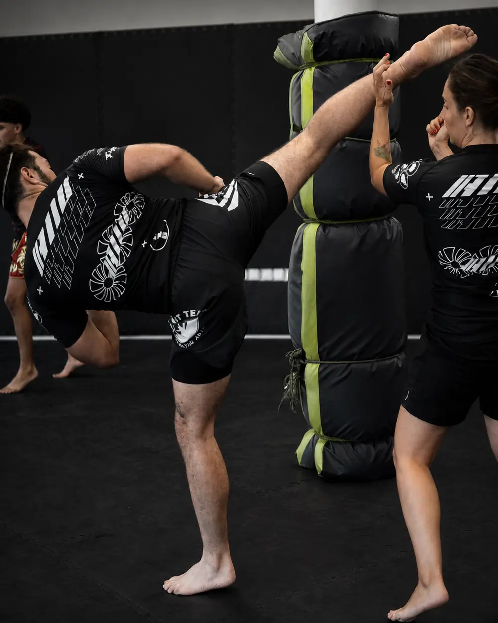 Travail du coup de pied au club Fight Art MMA Marseillan