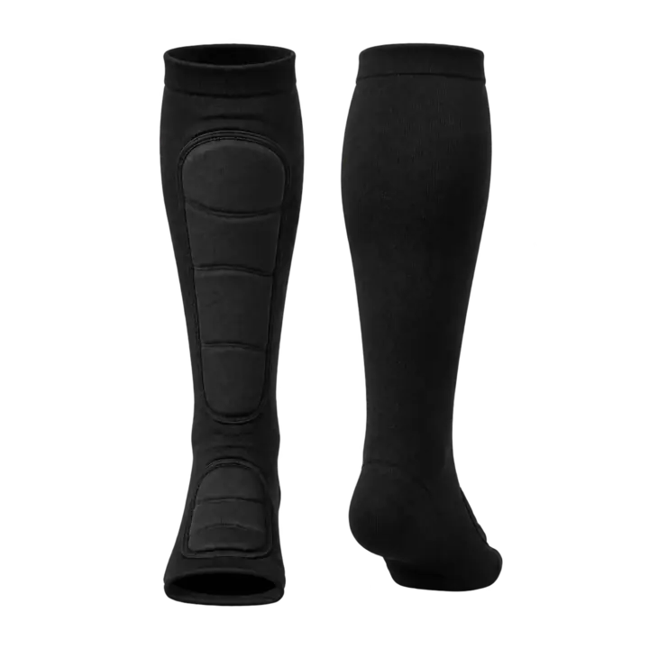 Illustration neutre d’une paire de protège-tibias chaussettes noirs